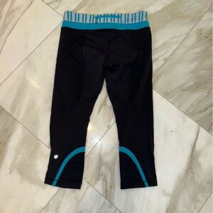 Lululemon Athletica leggings size 8 crop black and turquoise see measurements